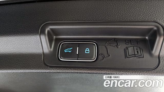 Ford Explorer 2023 — photo 17
