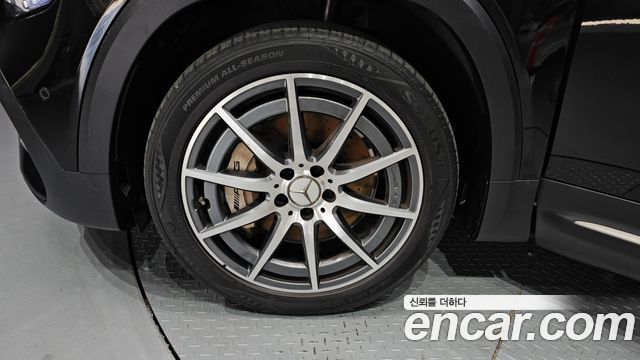 Mercedes-Benz GLB-Class 2023 — photo 5