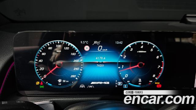 Mercedes-Benz GLB-Class 2023 — photo 8