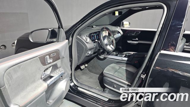 Mercedes-Benz GLB-Class 2023 — photo 10