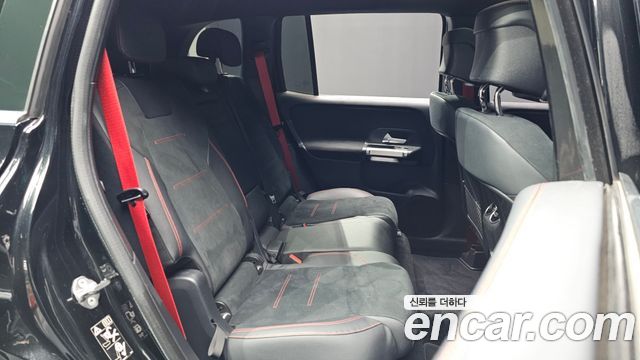 Mercedes-Benz GLB-Class 2023 — photo 12