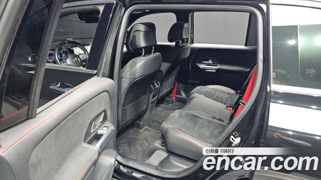 Mercedes-Benz GLB-Class 2023 — photo 13