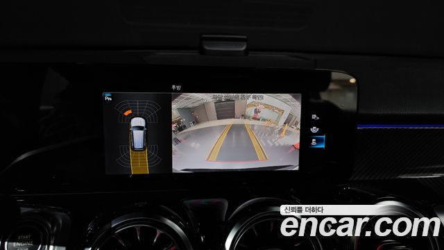 Mercedes-Benz GLB-Class 2023 — photo 16