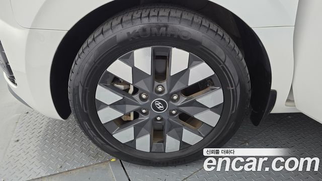 Hyundai Staria 2022 — photo 5