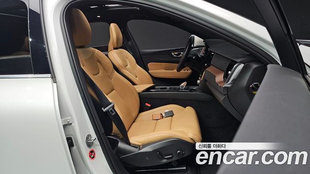 Volvo XC60 2024 — photo 10