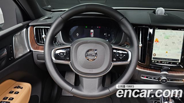 Volvo XC60 2024 — photo 13
