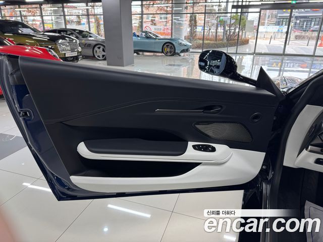 Aston Martin Vantage 2025 — photo 7