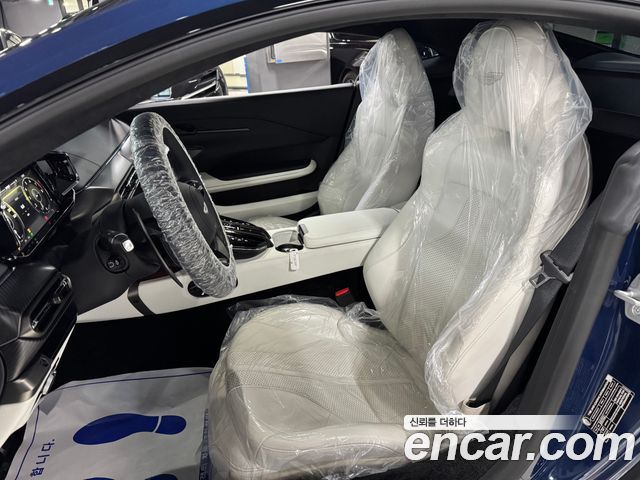 Aston Martin Vantage 2025 — photo 8