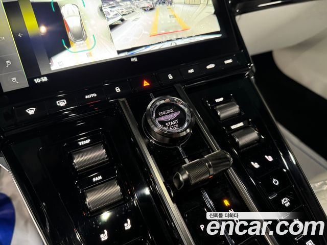 Aston Martin Vantage 2025 — photo 10