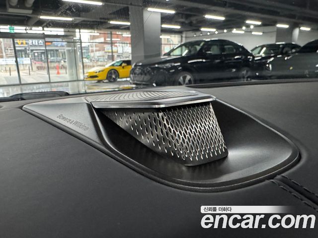 Aston Martin Vantage 2025 — photo 12