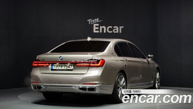 BMW 7-Series 2021 — photo 2