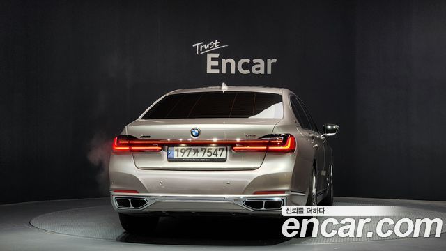 BMW 7-Series 2021 — photo 4