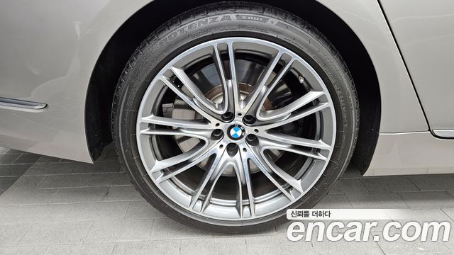 BMW 7-Series 2021 — photo 5