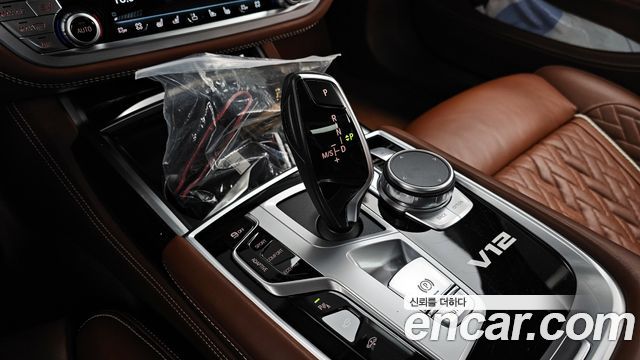 BMW 7-Series 2021 — photo 9