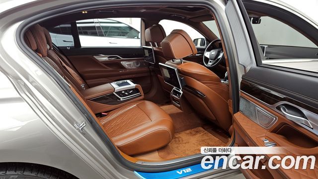 BMW 7-Series 2021 — photo 12