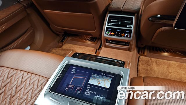 BMW 7-Series 2021 — photo 19