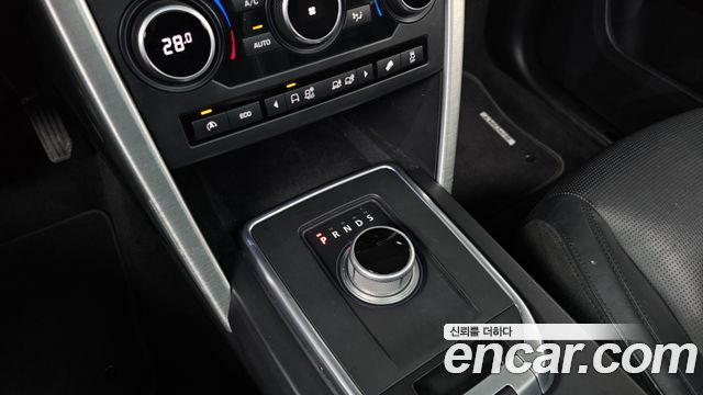 Land Rover Discovery Sport 2016 — photo 9