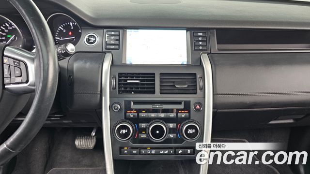 Land Rover Discovery Sport 2016 — photo 14