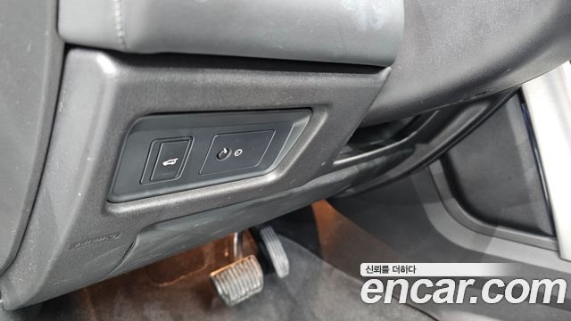 Land Rover Discovery Sport 2016 — photo 17