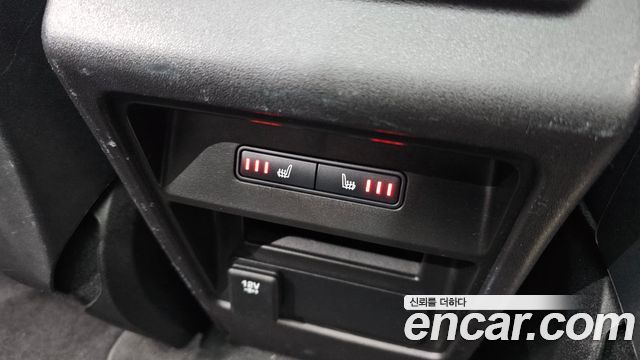 Land Rover Discovery Sport 2016 — photo 18