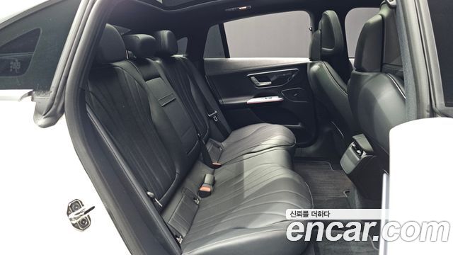 Mercedes-Benz EQE 2024 — photo 12