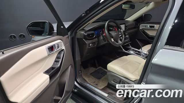 Ford Explorer 2021 — photo 10