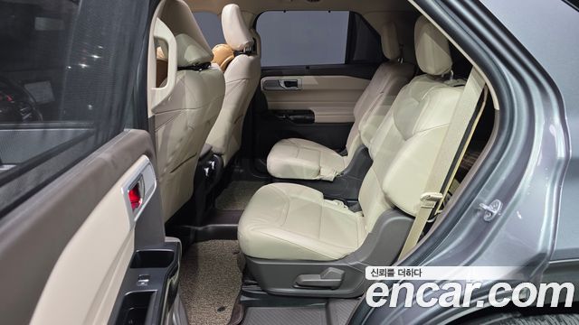 Ford Explorer 2021 — photo 12