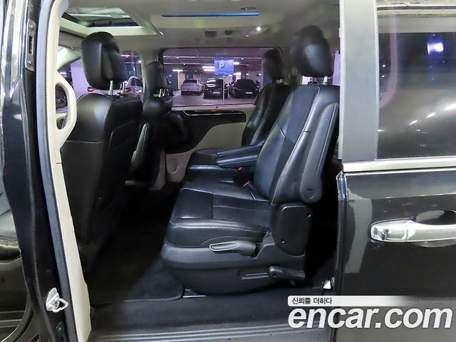 Chrysler Grand Voyager 2014 — photo 13