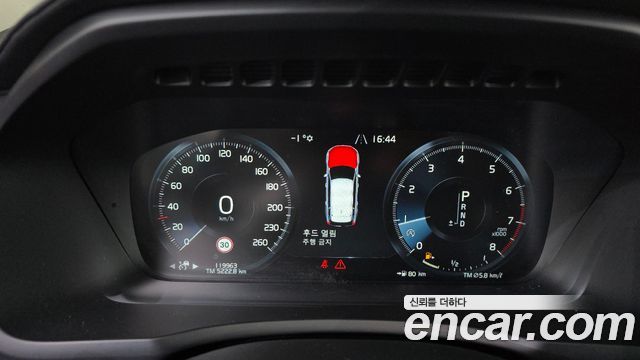 Volvo XC90 2017 — photo 8