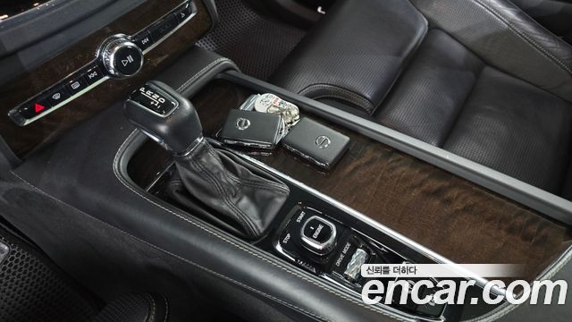 Volvo XC90 2017 — photo 9