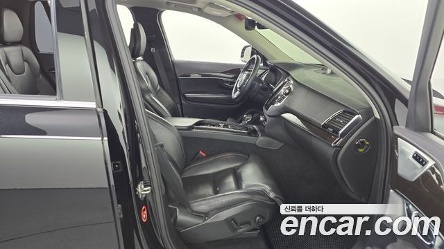 Volvo XC90 2017 — photo 11