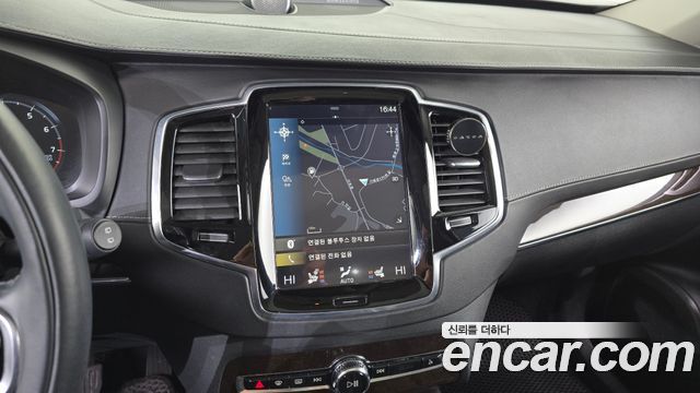 Volvo XC90 2017 — photo 14