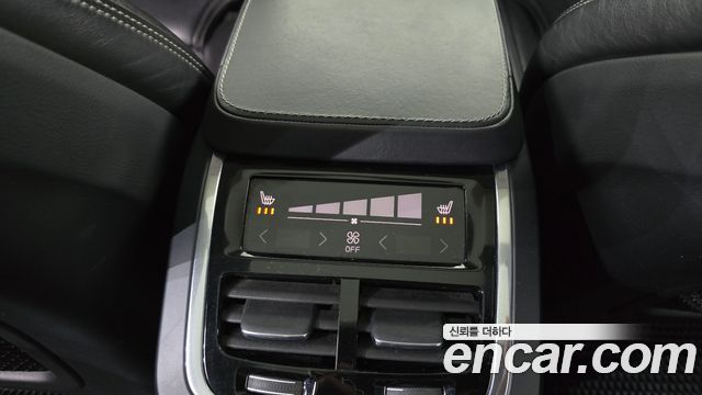 Volvo XC90 2017 — photo 18