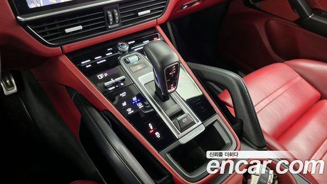 Porsche Cayenne 2019 — photo 9