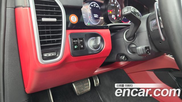 Porsche Cayenne 2019 — photo 17