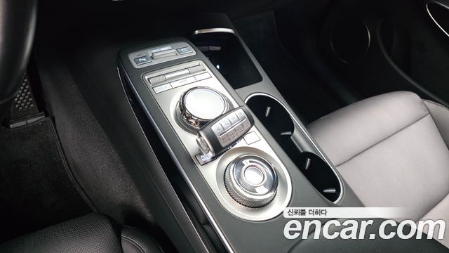 Genesis GV70 2022 — photo 9