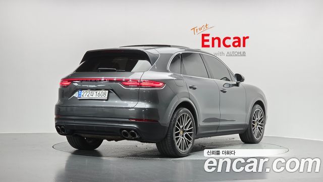 Porsche Cayenne 2021 — photo 2