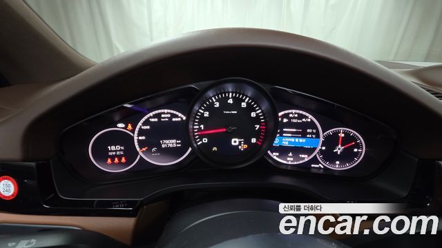 Porsche Cayenne 2021 — photo 8