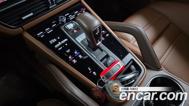 Porsche Cayenne 2021 — photo 9