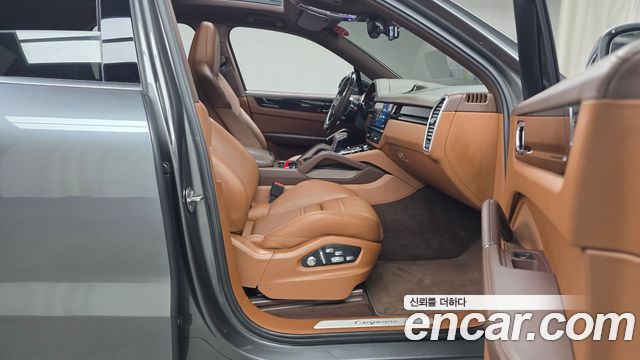 Porsche Cayenne 2021 — photo 11