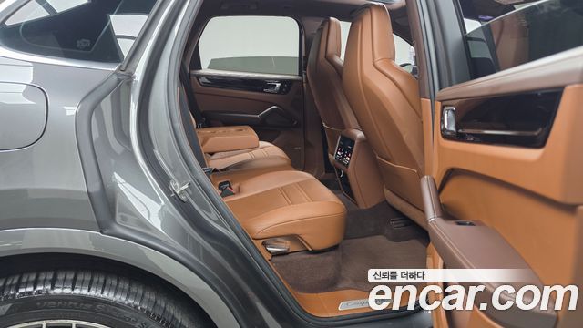 Porsche Cayenne 2021 — photo 12