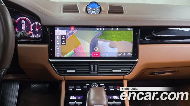 Porsche Cayenne 2021 — photo 14
