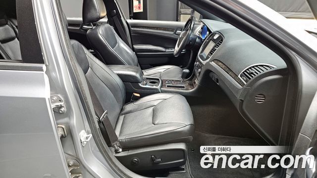 Chrysler 300C 2013 — photo 10