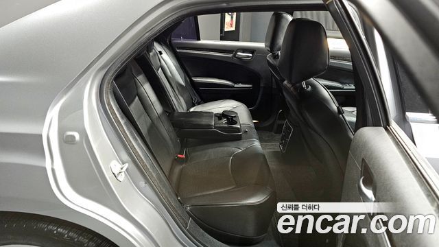 Chrysler 300C 2013 — photo 11