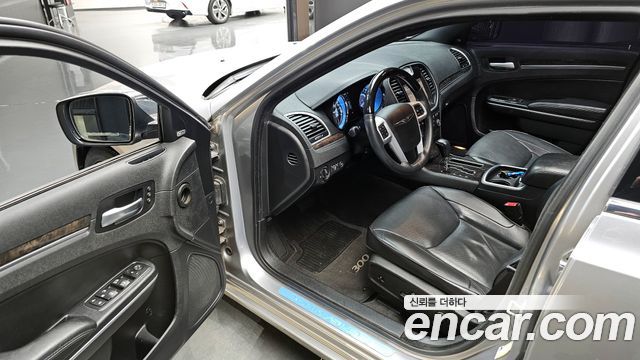 Chrysler 300C 2013 — photo 12