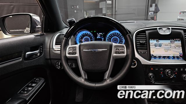 Chrysler 300C 2013 — photo 13