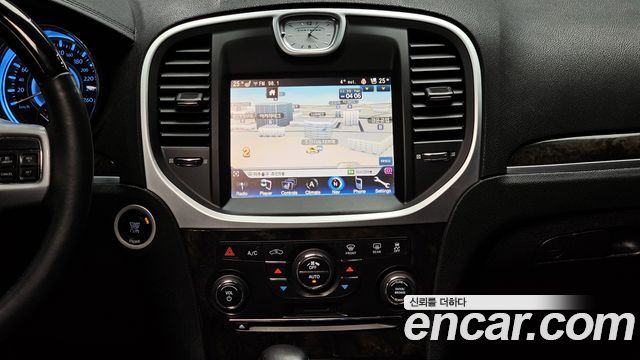 Chrysler 300C 2013 — photo 14