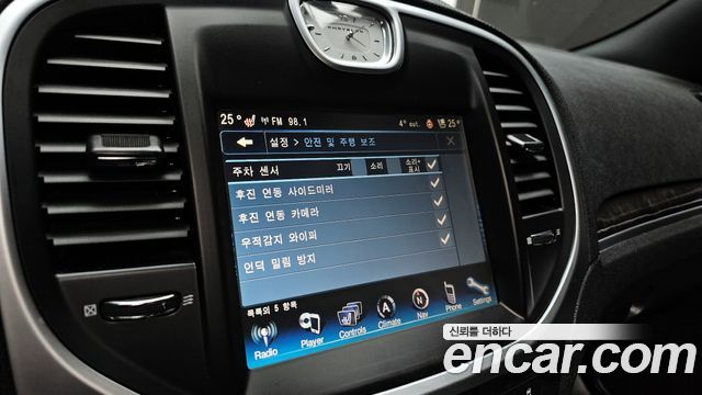 Chrysler 300C 2013 — photo 16