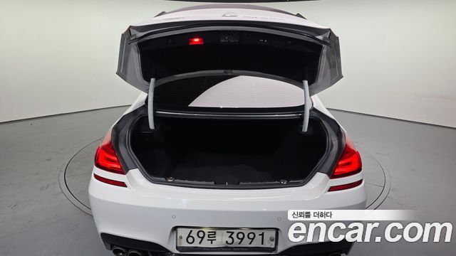 BMW 6-Series 2018 — photo 19