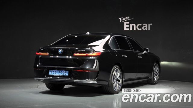 BMW i7 2023 — photo 2